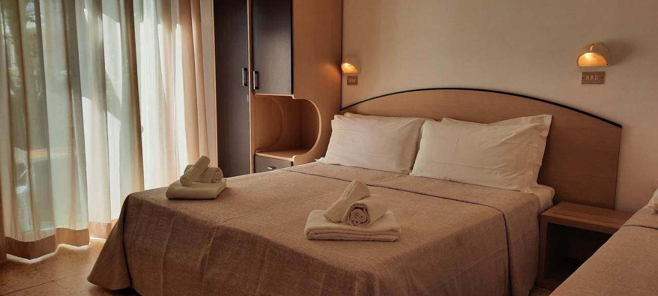 B&B Hotel Serenita ベラーリア・イジェア・マリーナ エクステリア 写真