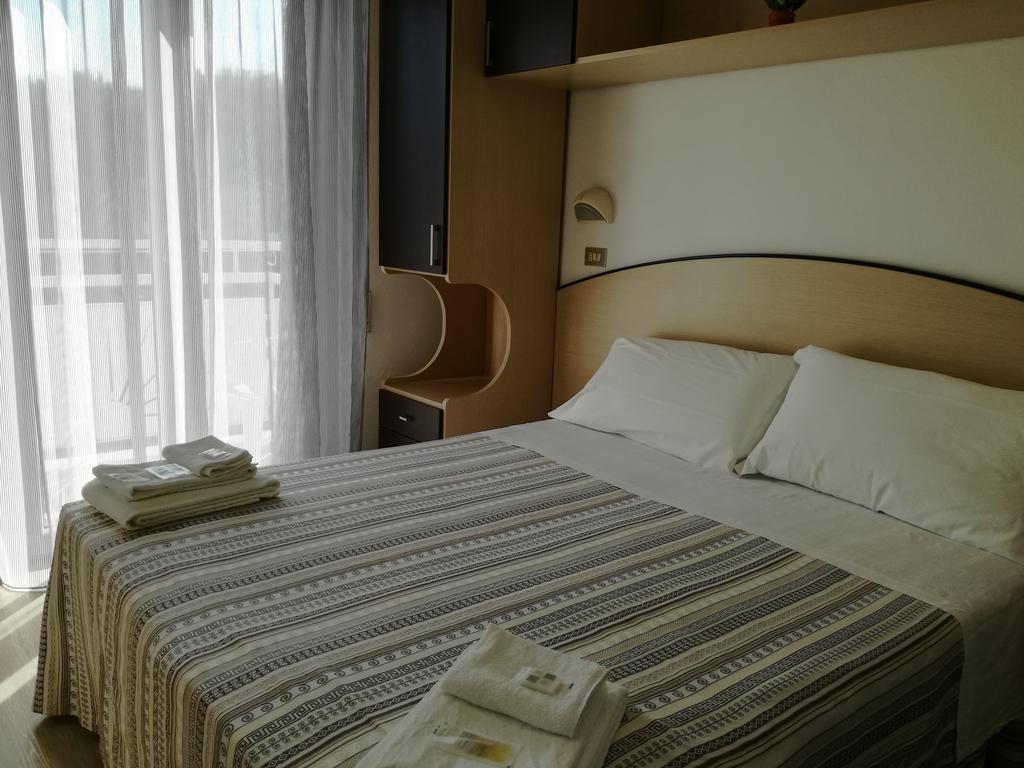 B&B Hotel Serenita ベラーリア・イジェア・マリーナ エクステリア 写真